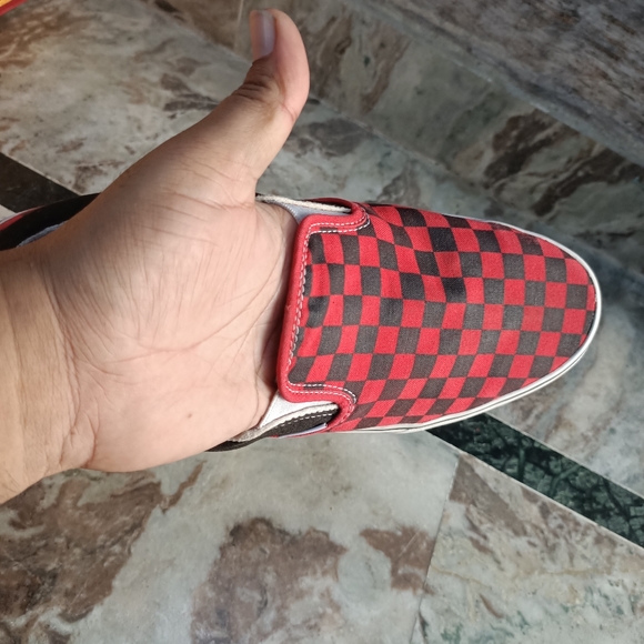 Vans - Picture 5 of 10